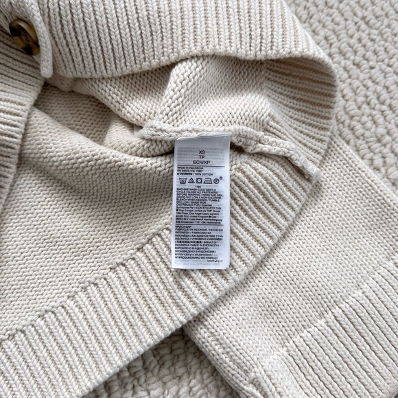 GAP Pocket Cream Cardigan Sweater - Picture 7 of 7
